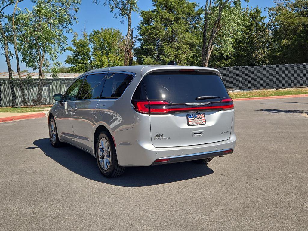 2026 Chrysler Pacifica - $42,500