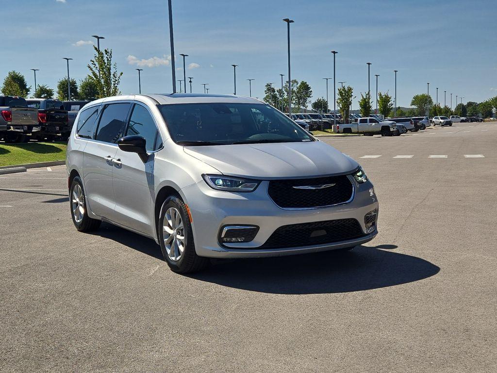 2026 Chrysler Pacifica - $42,500