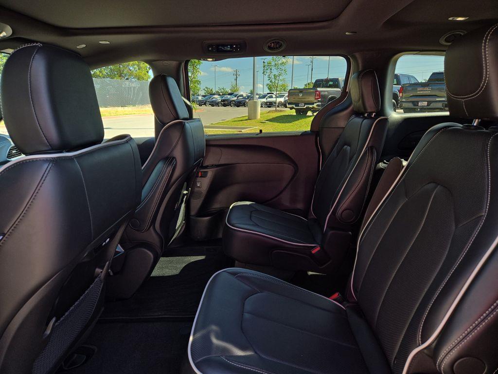 2026 Chrysler Pacifica - $42,500