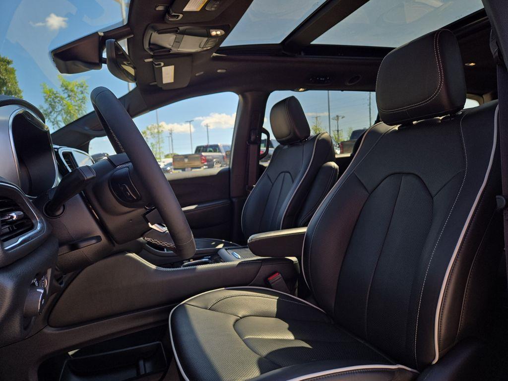 2026 Chrysler Pacifica - $42,500