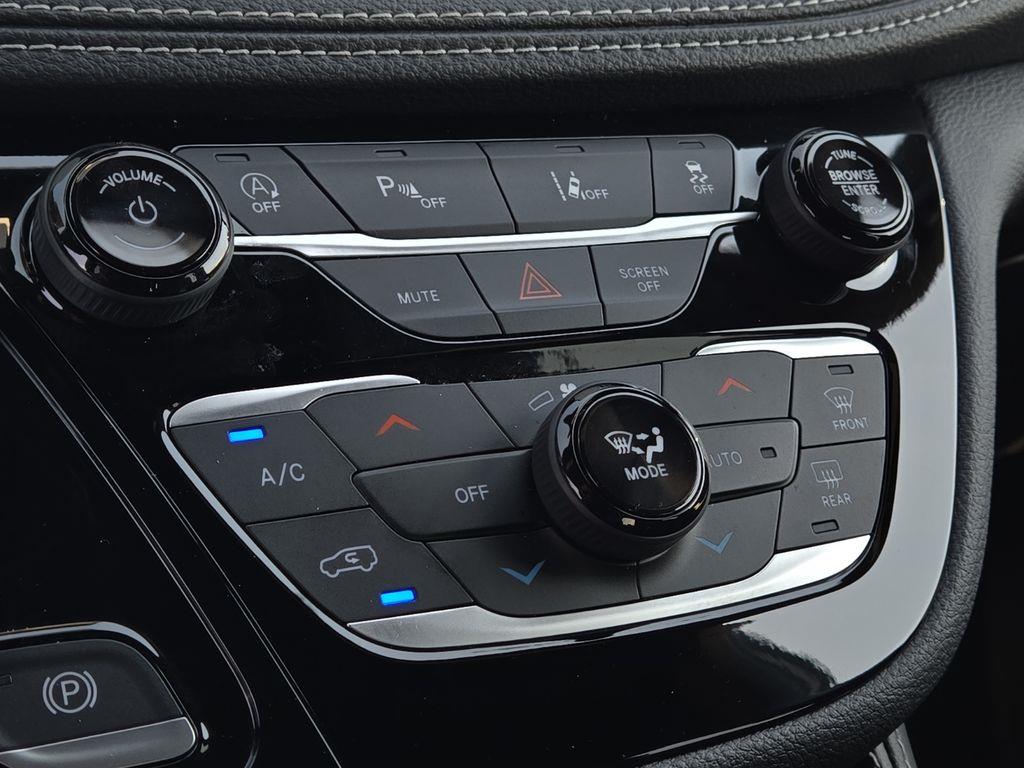 2026 Chrysler Pacifica - $42,500