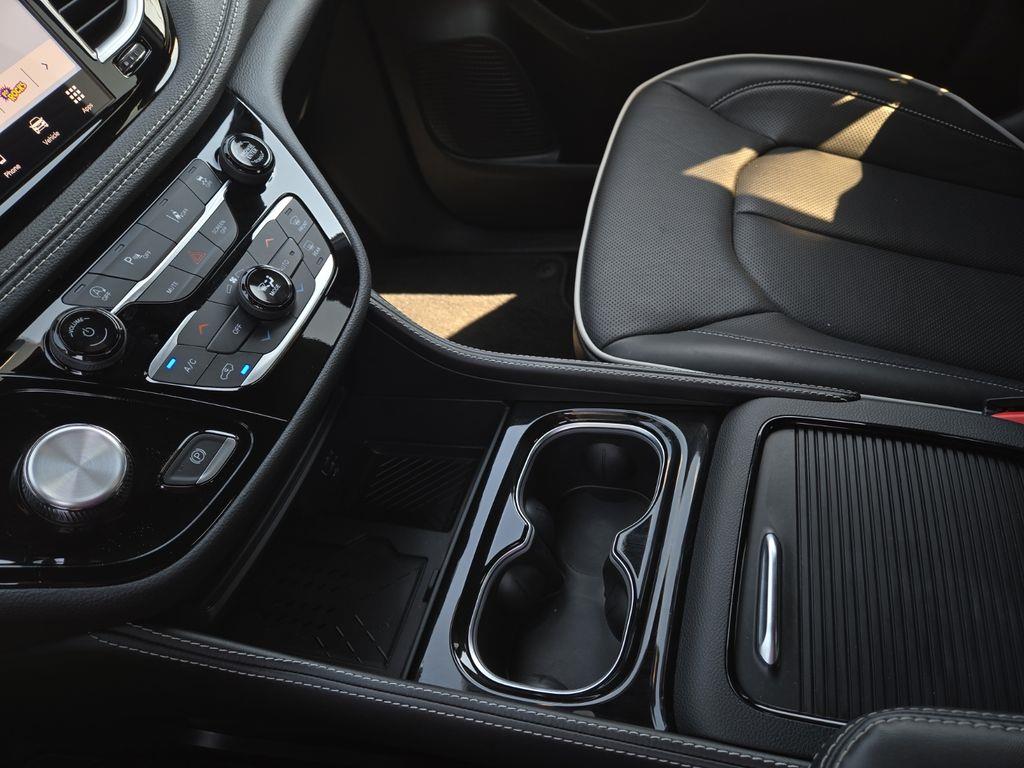 2026 Chrysler Pacifica - $42,500