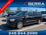 2013 Town and Country Thumbnail 1