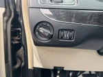 2013 Town and Country Thumbnail 18