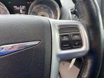 2013 Town and Country Thumbnail 22
