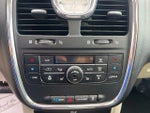 2013 Town and Country Thumbnail 24