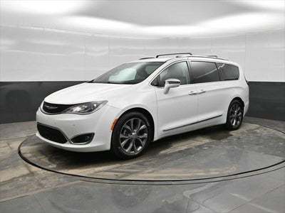 Photo of a 2017 Chrysler Pacifica Limited 4DR Mini-Van for sale