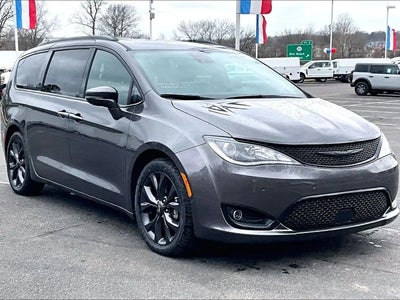 Photo of a 2020 Chrysler Pacifica Limited 4DR Mini-Van for sale