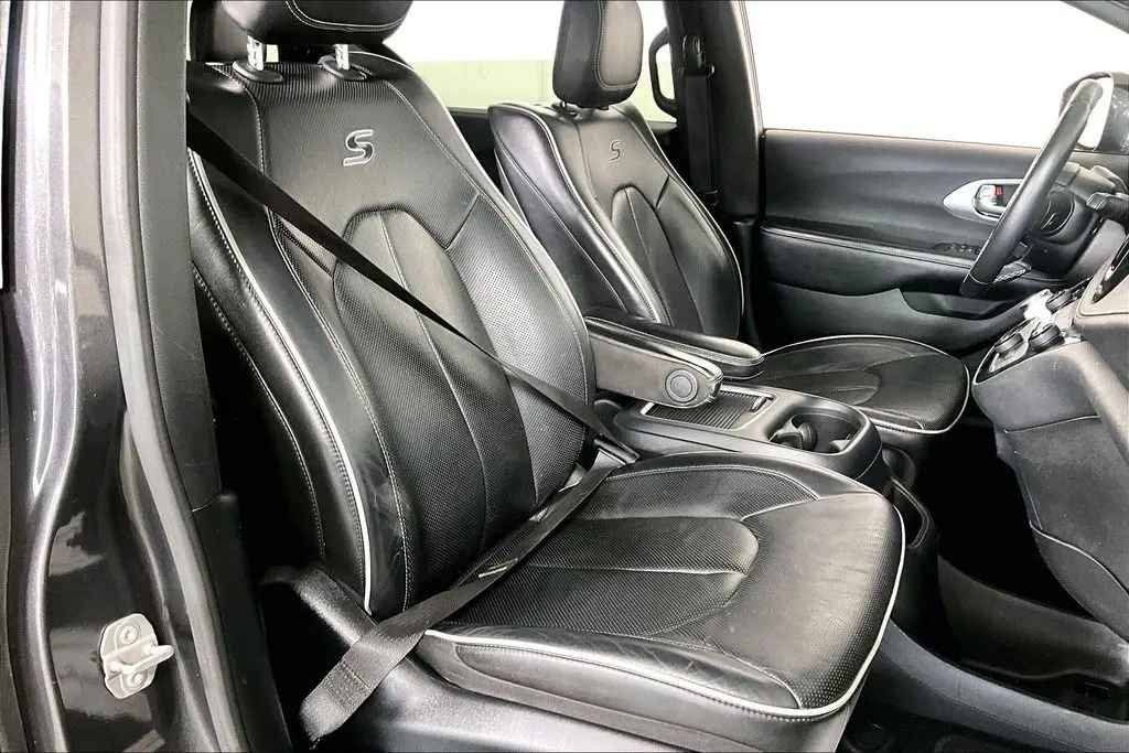 2020 Chrysler Pacifica - $22,541