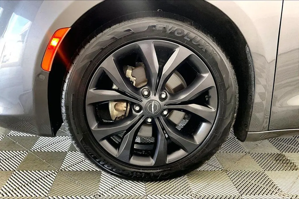2020 Chrysler Pacifica - $22,541