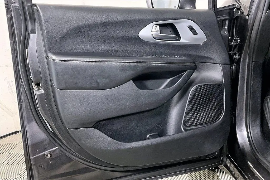 2020 Chrysler Pacifica - $22,541