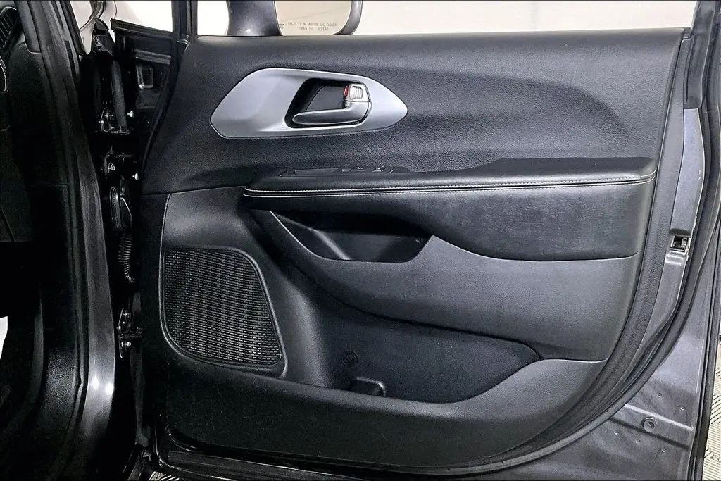 2020 Chrysler Pacifica - $22,541