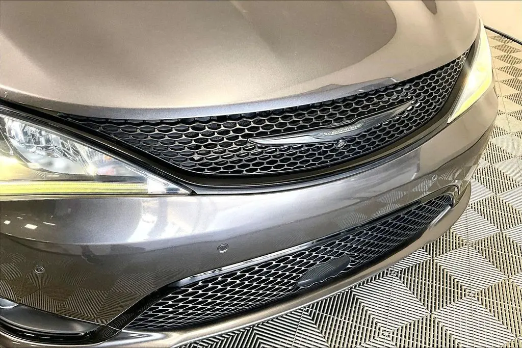 2020 Chrysler Pacifica - $22,541