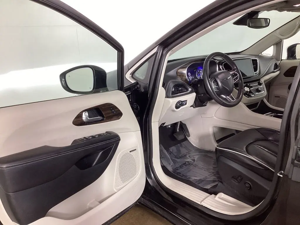 2022 Chrysler Pacifica - $22,984