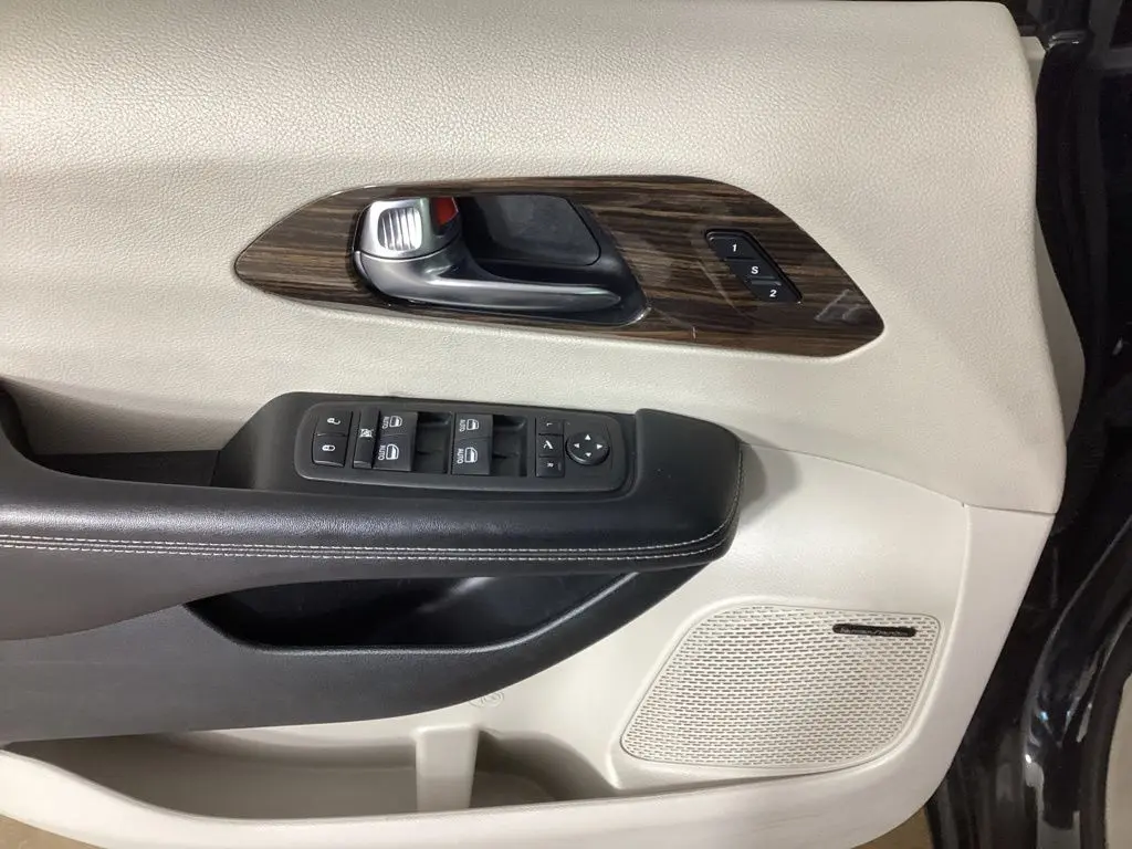 2022 Chrysler Pacifica - $22,984