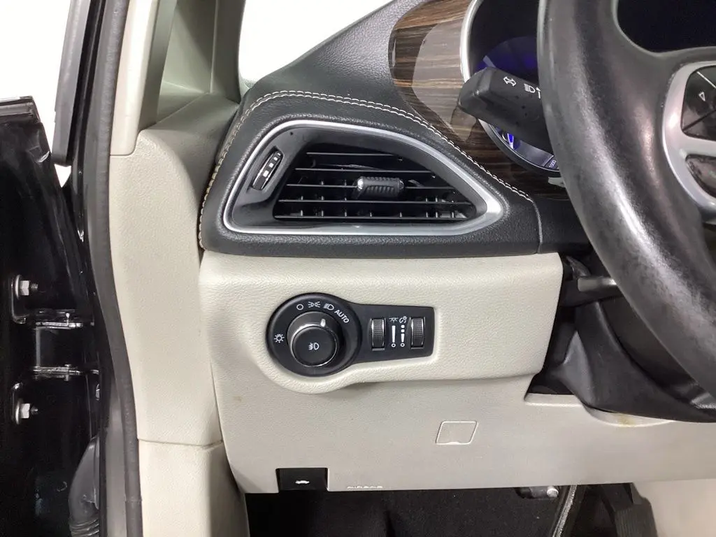 2022 Chrysler Pacifica - $22,984