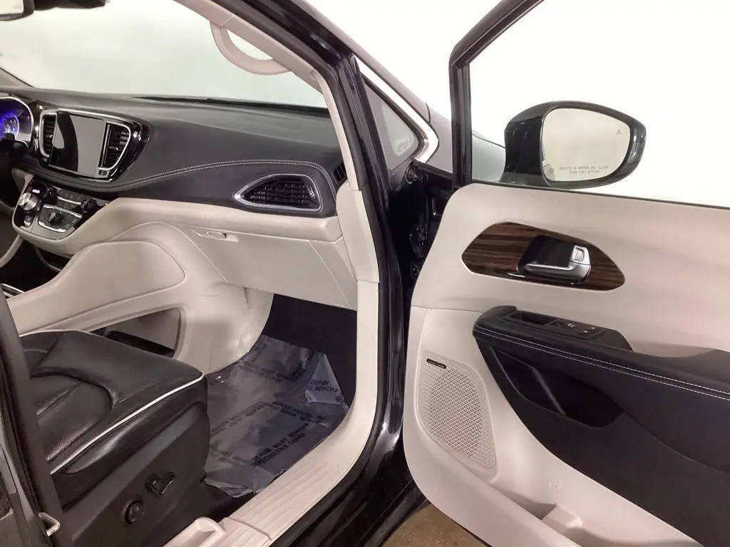 2022 Chrysler Pacifica - $22,984