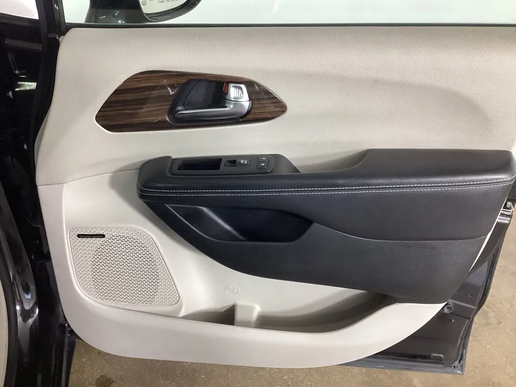2022 Chrysler Pacifica - $22,984