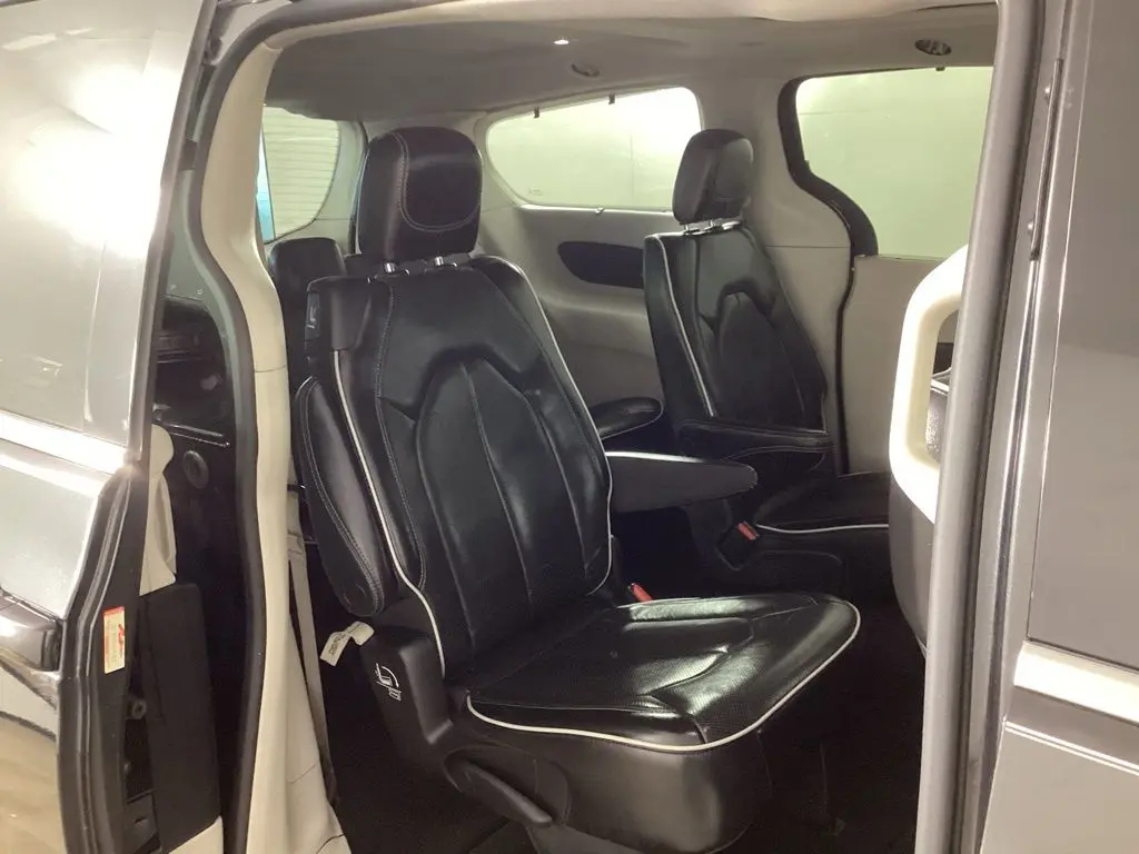 2022 Chrysler Pacifica - $22,984