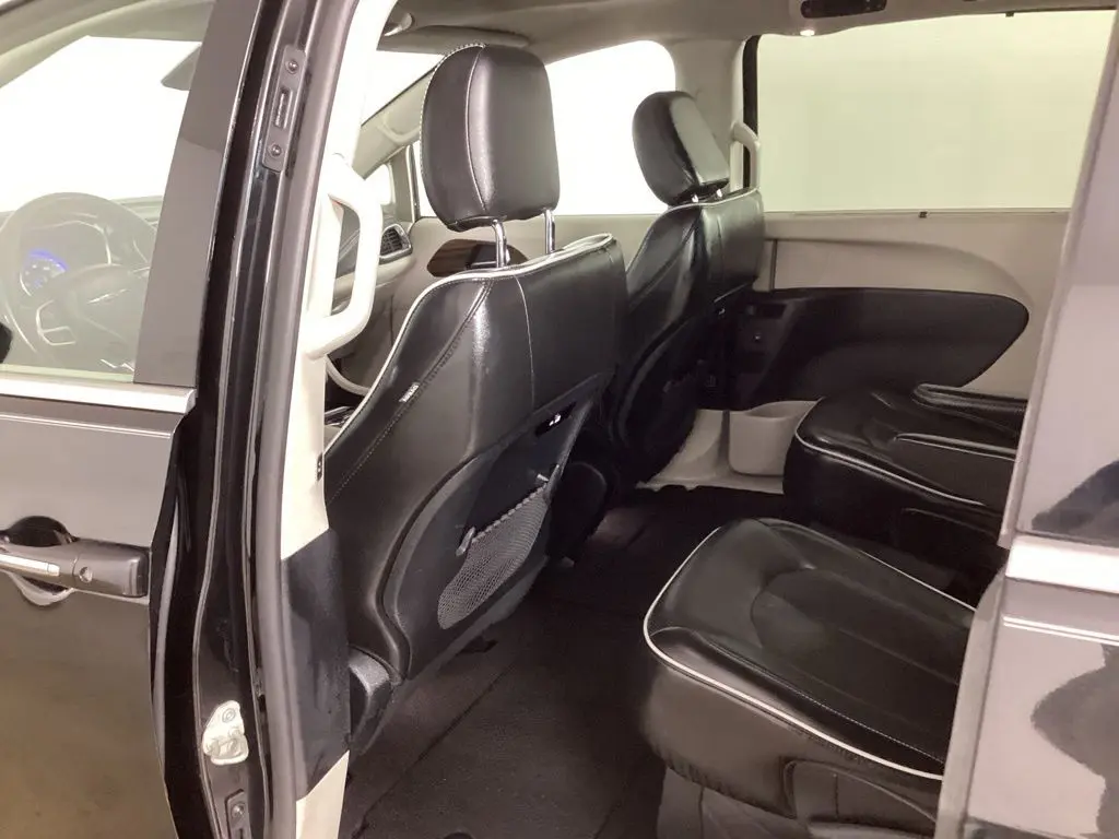 2022 Chrysler Pacifica - $22,984