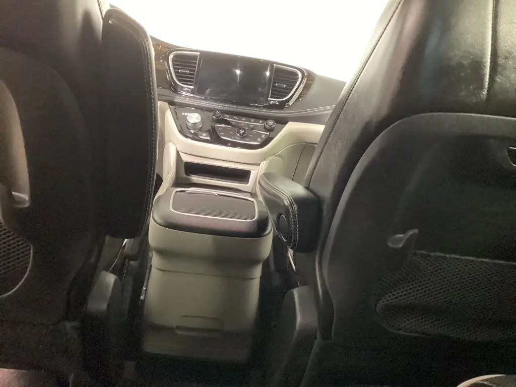 2022 Chrysler Pacifica - $22,984