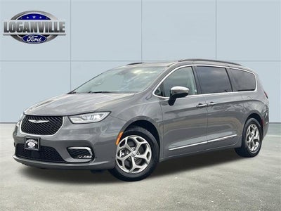 Photo of a 2023 Chrysler Pacifica Limited 4DR Mini-Van for sale