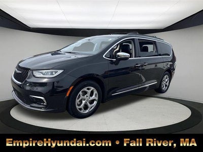 Photo of a 2023 Chrysler Pacifica Limited 4DR Mini-Van for sale