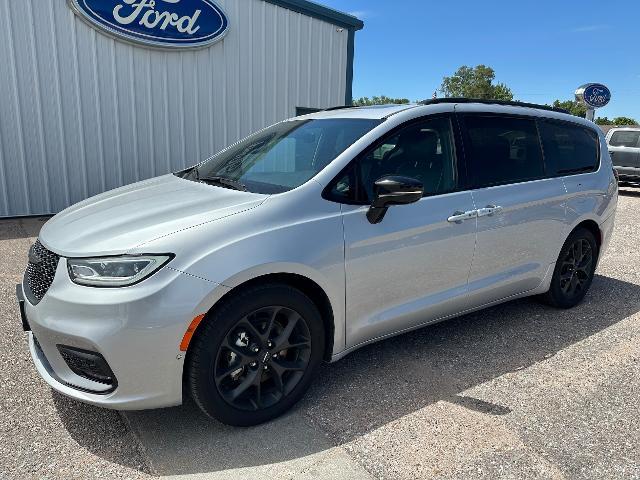 2024 Chrysler Pacifica - $36,900