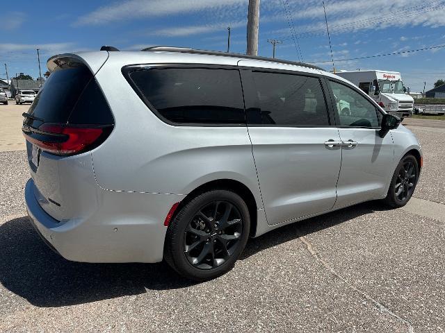 2024 Chrysler Pacifica - $36,900
