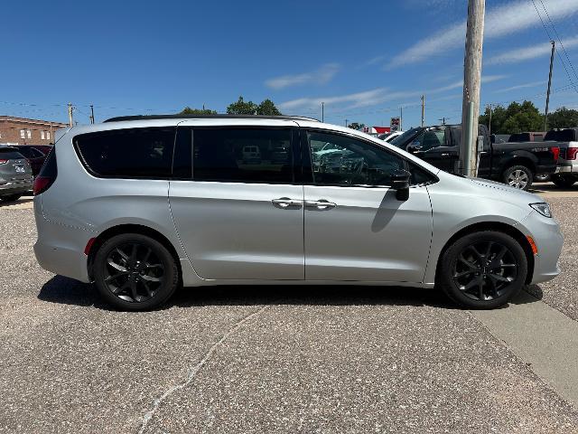 2024 Chrysler Pacifica - $36,900