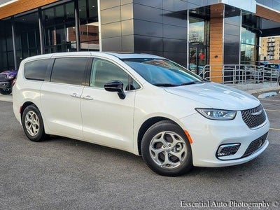Photo of a 2024 Chrysler Pacifica Limited 4DR Mini-Van for sale