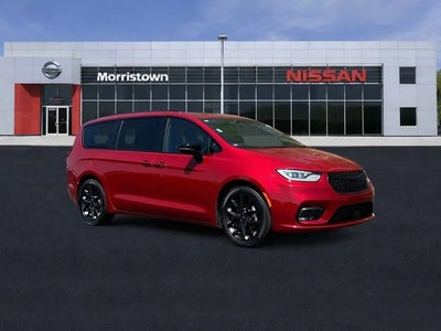 Photo of a 2025 Chrysler Pacifica Limited 4DR Mini-Van for sale