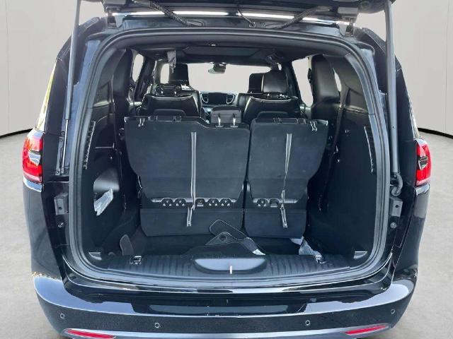 2025 Chrysler Pacifica - $28,500