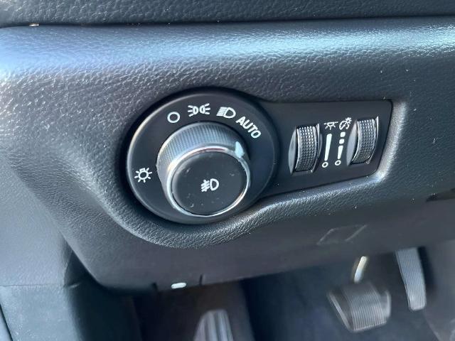 2025 Chrysler Pacifica - $28,500