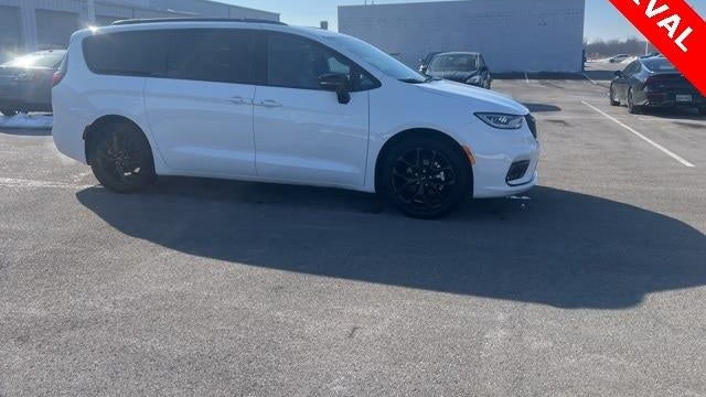 Preowned 2025 Chrysler Pacifica Limited for Sale