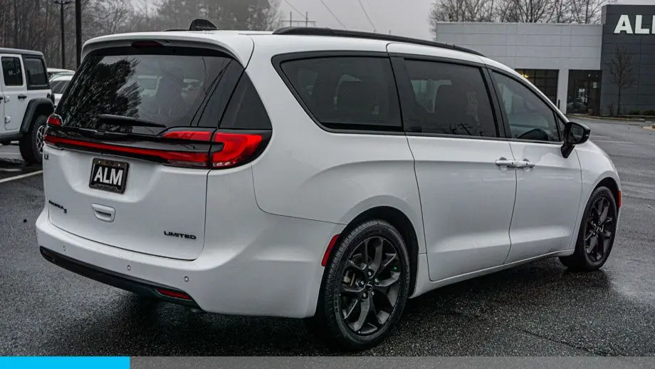 2025 Chrysler Pacifica Limited