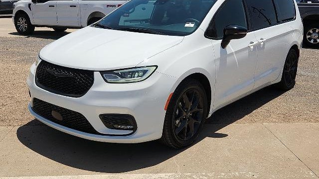 Preowned 2025 Chrysler Pacifica Limited for Sale