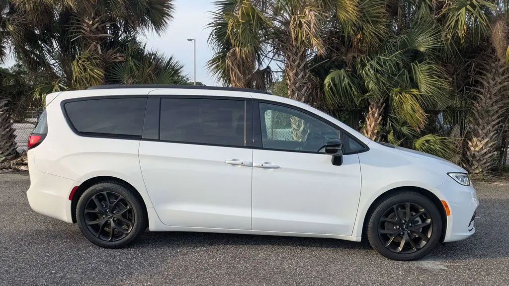 2025 Chrysler Pacifica Limited