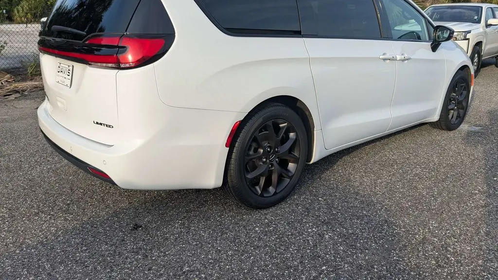 2025 Chrysler Pacifica Limited