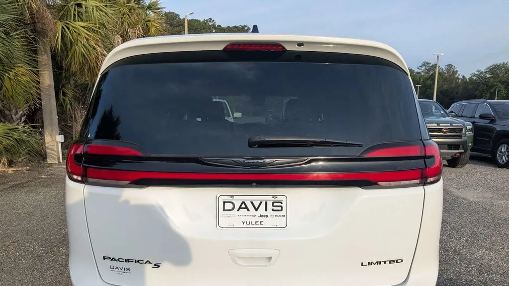2025 Chrysler Pacifica Limited