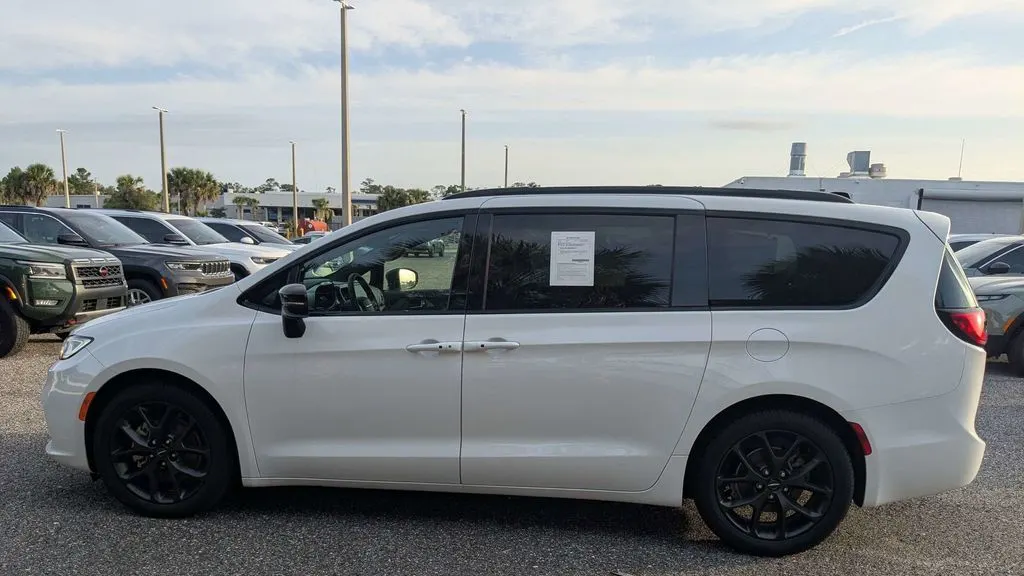2025 Chrysler Pacifica Limited