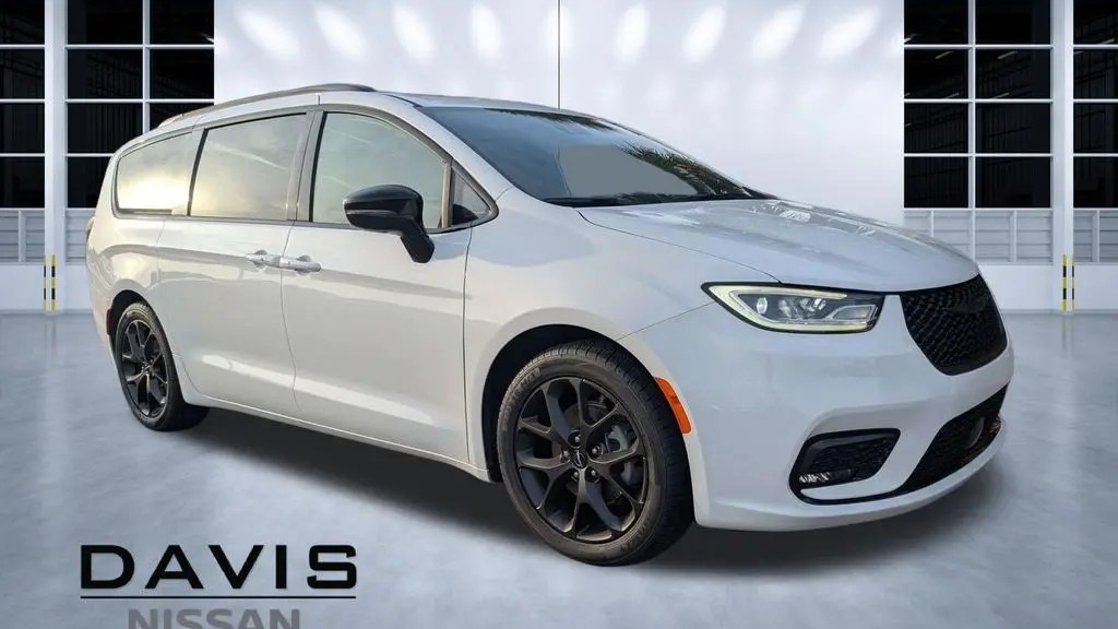 Preowned 2025 Chrysler Pacifica Limited for Sale