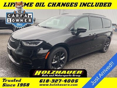 Photo of a 2025 Chrysler Pacifica Limited 4DR Mini-Van for sale