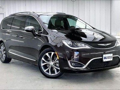 Photo of a 2017 Chrysler Pacifica Limited 4DR Mini-Van for sale