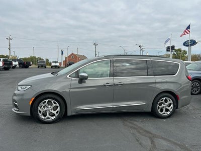 Photo of a 2022 Chrysler Pacifica Limited 4DR Mini-Van for sale