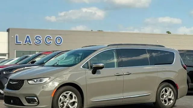 Preowned 2023 Chrysler Pacifica Limited for Sale