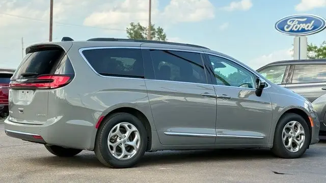 2023 Chrysler Pacifica Limited