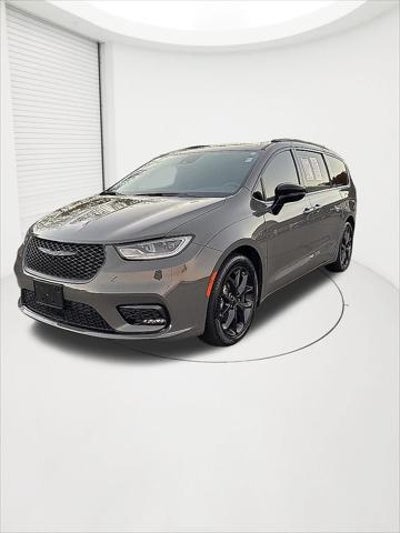 Photo of a 2023 Chrysler Pacifica Limited 4DR Mini-Van for sale