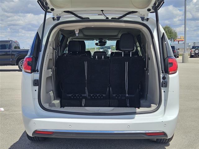2023 Chrysler Pacifica - $24,360