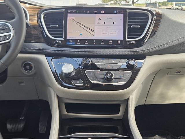 2023 Chrysler Pacifica - $24,360